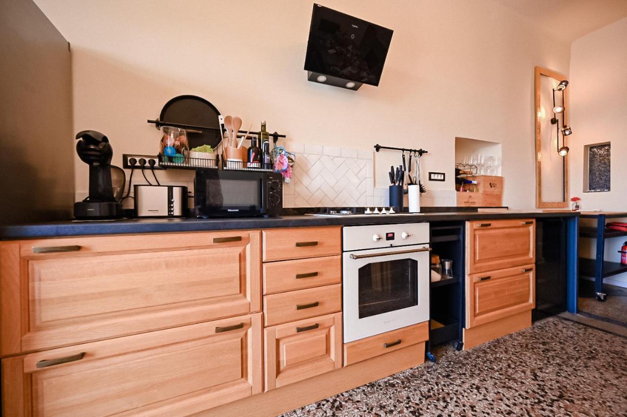 '2R' City Center Holidays And Workstays Rijeka Exteriör bild