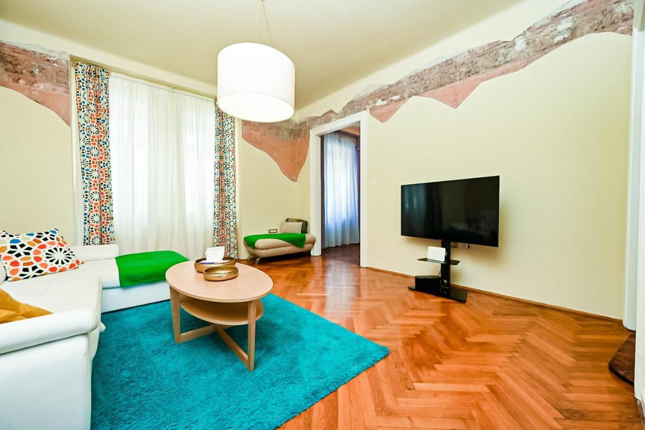 '2R' City Center Holidays And Workstays Rijeka Exteriör bild