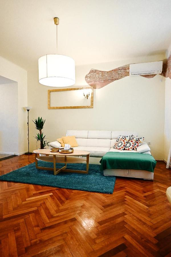 '2R' City Center Holidays And Workstays Rijeka Exteriör bild