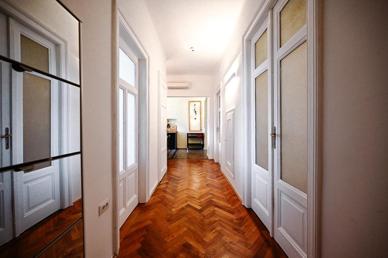 '2R' City Center Holidays And Workstays Rijeka Exteriör bild