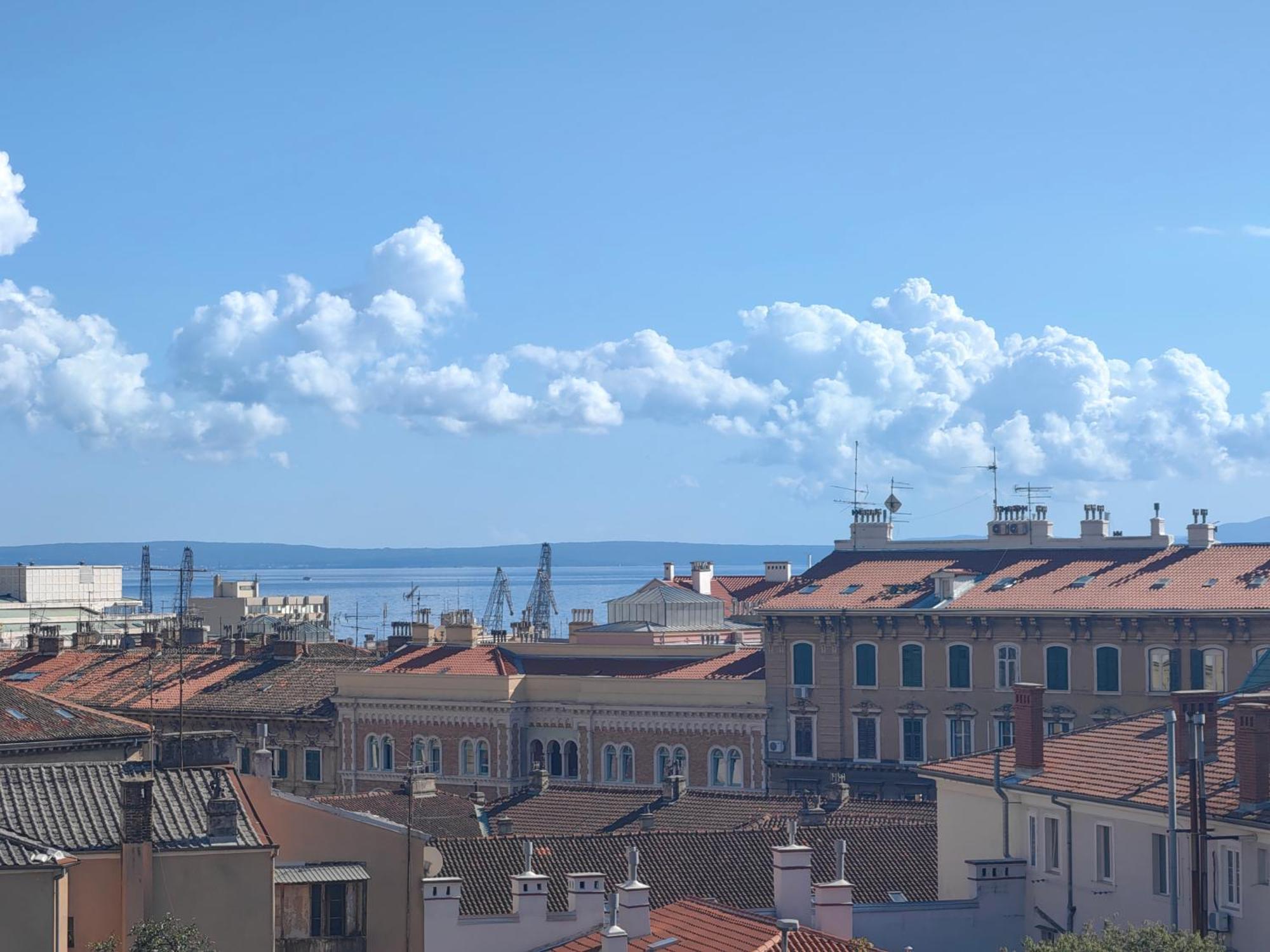 '2R' City Center Holidays And Workstays Rijeka Exteriör bild